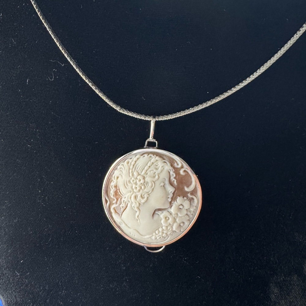 Cameo Pendant Necklace in 14k white gold